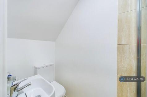 Downstairs Shared Shower Room