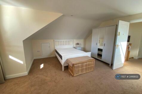 1st Floor Fromt Bedroom