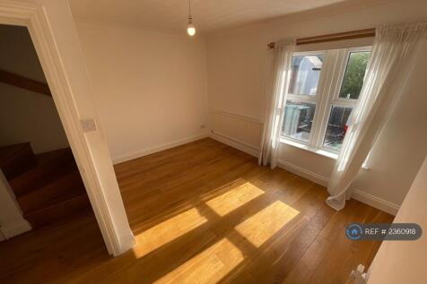 Front Bedroom (1)
