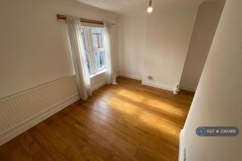 Front Bedroom (1)