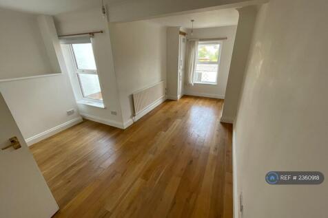 Back Bedroom (2)