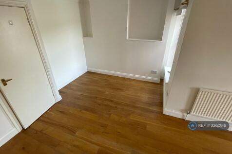 Back Bedroom (2)