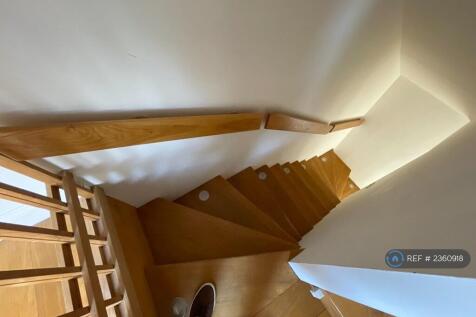 Stairs Loft Bredroom (3)