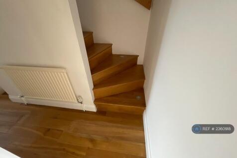 Stairs Loft Bredroom (3)