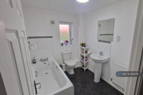 Bathroom 2 - 1st Floor Landing