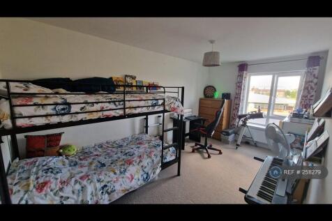 Bedroom 3 - Garden Facing