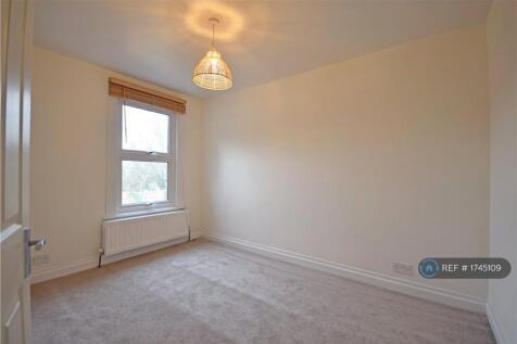 Middle Bedroom