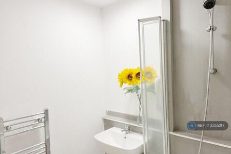 Bathroom Image 2