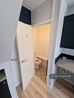 Small Toilet 1