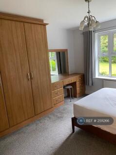 Master Bedroom With Fitted Robs