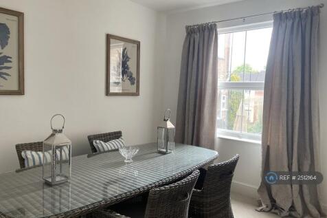Stunning Dining Room With Views Over Garden