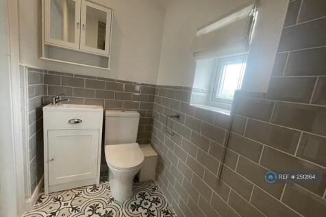 Newly Fitted Ensuite Shower Room