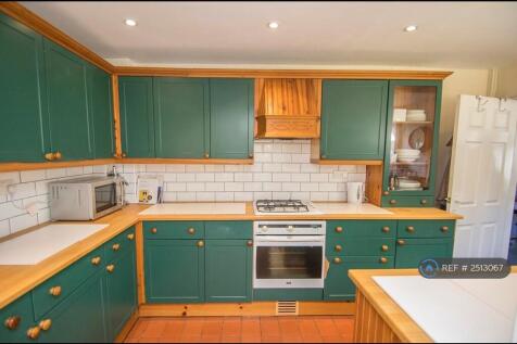 Fitted Kitchen With Breakfast Bar