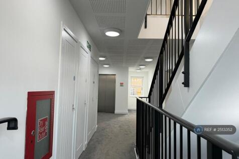 Flat 1st Floor Lift