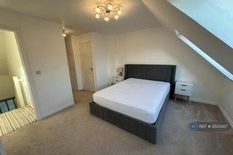 Bedroom 2 Ensuite Top Floor
