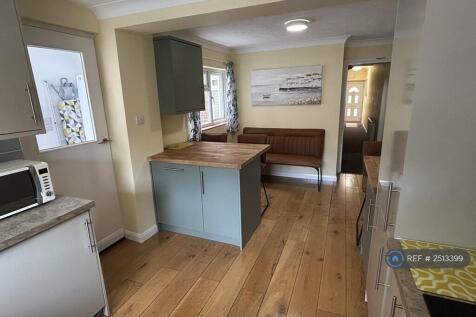 Kitchen &amp; Dining Area