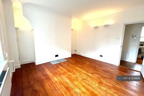 Bedroom 1/Living Room