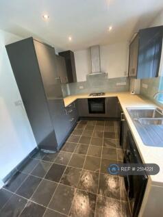 Stunning Integrated Kitchen With Stone Worktops