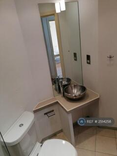 Bathroom 1b