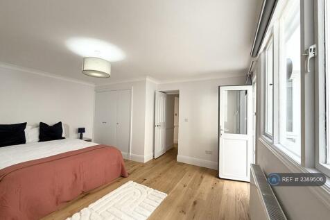 Large Bedroom 