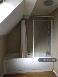 Main Bath - Pic1 (2nd Floor-Master Bedroom)