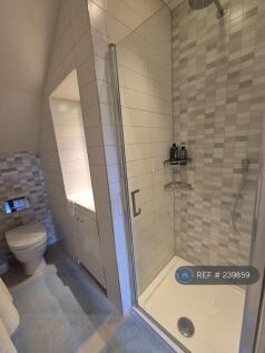 Bathroom 1 (Ensuite)