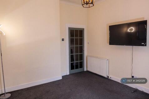 Large Living Room With Large Tv