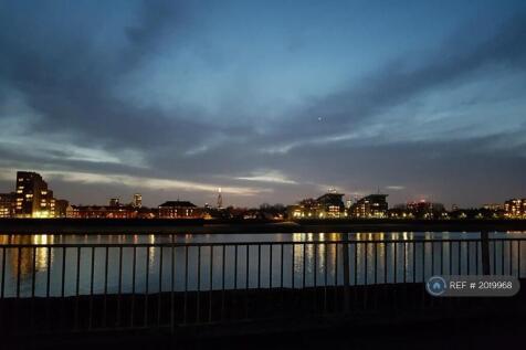 Canary Wharf Walk