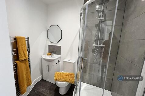 Room 2 Shower En-Suite