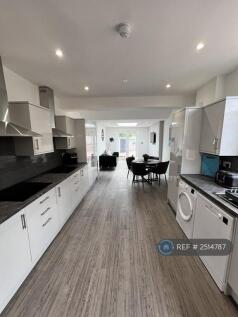 Communal Kitchen/Dining Area