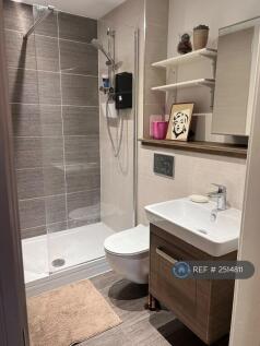 Bathroom 2 (Ensuite)