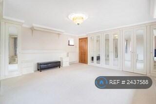 Large Unfurnished Master Bedroom