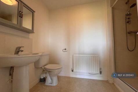 En-Suite To Master Bedroom