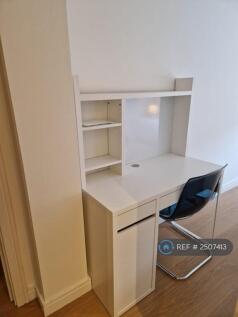 En Suite Bedroom Work Station
