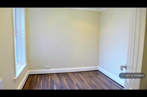 Modern, Spacious Second Bedroom