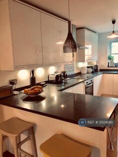 Breakfast Bar With Granite Worktops