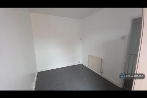 Middle Bedroom