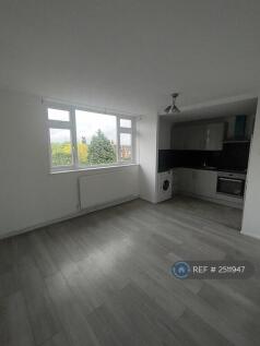 Spacious 3-Bedroom Flat With a Private Garden