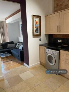 Kitchen / Lounge
