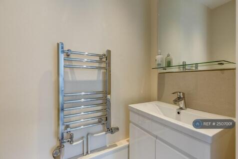 En Suite Wc And Basin