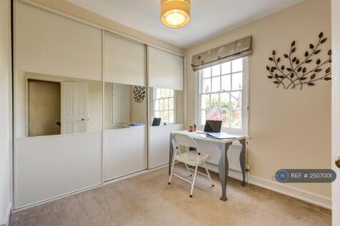 2nd Bedoom Full Wardrobe As Office