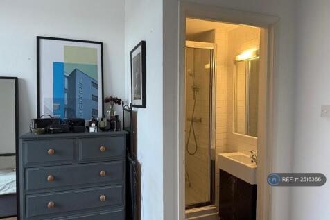Bedroom/Shower Room