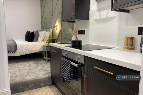 Studio Room 4: Kitchen