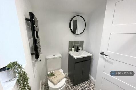Studio Room 4: En-Suite