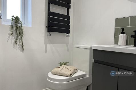 Studio Room 4: En-Suite