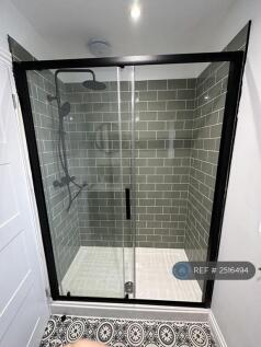 Studio Room 4: En-Suite
