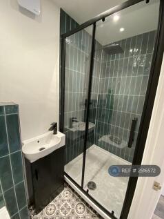 Room 1: En-Suite