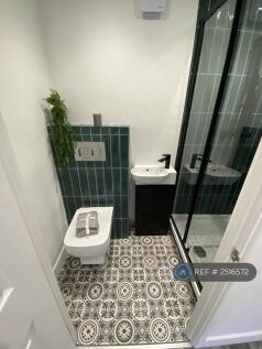 Room 1: En-Suite