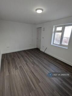 Office/Gym Room In Garden