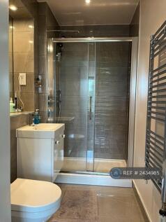 First Bedroom En Suite Bathroom